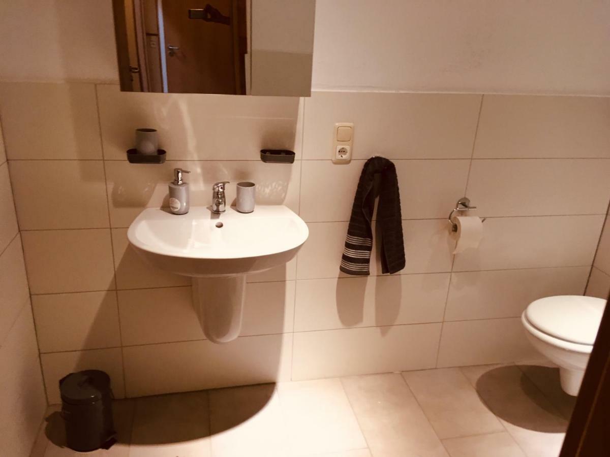 Ferienwohnung Am Nuerburgring/Wintersport Arft Acht Esterno foto